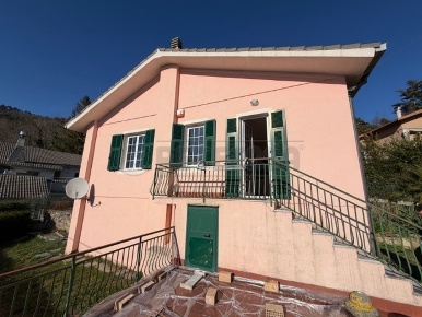 Foto Villa a schiera in Via Canova 9, Magliolo di 75 m² con 4 locali