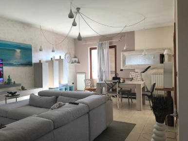 Foto Appartamento in Via Miseno 60, Frattamaggiore di 120 m² con 4 locali