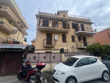 Foto Appartamento in Via Melegnano, Roma Labaro di 100 m² con 4 locali