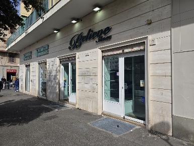 Foto Locale commerciale in Piazza dei Mirti 16, Roma Centocelle di 65 m²