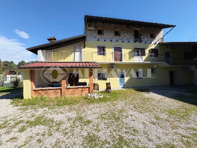 Foto Villa bifamiliare in Via Bares 19, Aviano Aviano Castello di 282 m²