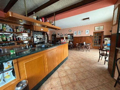 Foto Attività commerciale a Zavattarello Casa Marchese di 500 m² in vendita