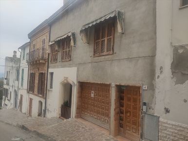 Foto Casa indipendente in Via Isonzo Pianella, Pianella Centro di 240 m²