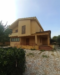 Foto Casa indipendente a Erice Pizzolungo di 200 m² con 10 locali