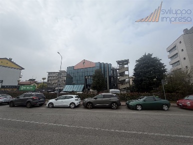 Foto Ufficio in via Ticino, Monza San Fruttuoso di 65 m² con 1 locali