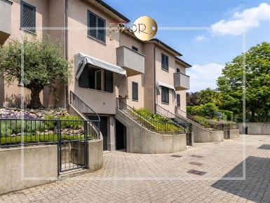 Foto Villa a schiera in Via Dei mille, Barzanò Centro di 144 m² in vendita