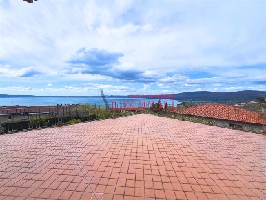 Foto Villa bifamiliare in Via Monticello, Trevignano Romano Monticello