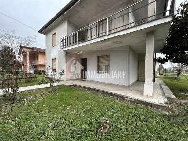 Foto Casa indipendente in PIAZZA GABOARDI, Motta Baluffi Centro di 244 m²