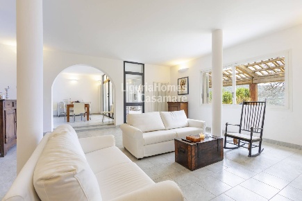 Foto Villa unifamiliare in Strada Ciosa, Imperia di 342 m² con 16 locali