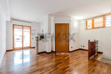 Foto Appartamento in via Alfonso Ligas, Sinnai Centro di 93 m² con 3 locali