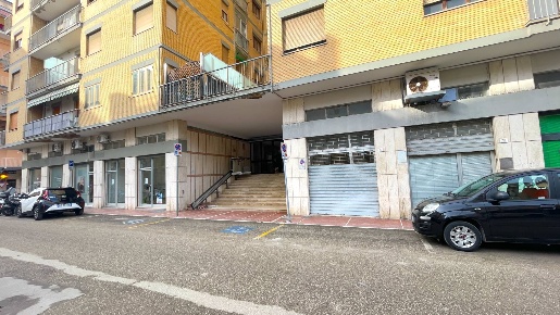 Foto Locale commerciale in Via Ugo Foscolo 40, Grottammare di 25 m²