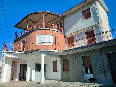 Foto Villa unifamiliare a Pieve Albignola di 340 m² con 11 locali