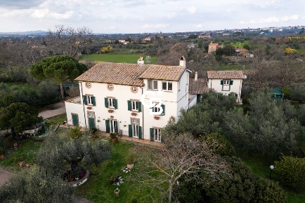Foto Rustico in Strada Cassia Sud, Viterbo Carmine - Pietrare di 410 m²