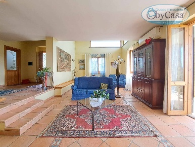 Foto Villa unifamiliare in Oriolo Romano, Oriolo Romano di 300 m²