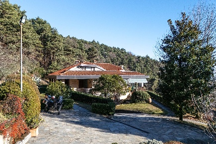 Foto Villa unifamiliare in via Giuseppe Verdi 23, Roletto di 410 m²