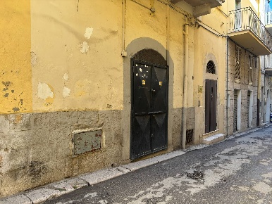 Foto Locale commerciale in via Fratelli Bandiera 6, Canosa di Puglia Centro