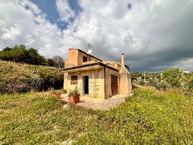Foto Villa unifamiliare in Contrada Monte, Ragusa di 183 m² con 9 locali