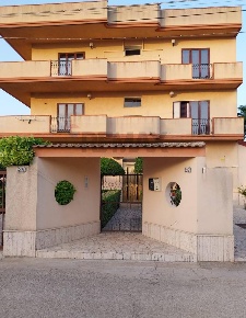 Foto Case semi ndipendenti in Via Beata M Schininà 38, Vittoria di 320 m²