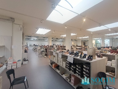 Foto Locale commerciale in Via Vittorio Veneto 98, Cirimido Centro