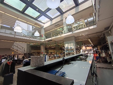 Foto Locale commerciale in Via Nazionale Appia, Casapulla di 1800 m²