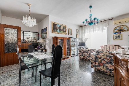 Foto Appartamento in Via Cadello 26, Cagliari Is Mirrionis di 192 m²