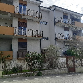 Foto Appartamento in VIA FIRENZE, Teramo Centro di 90 m² con 5 locali