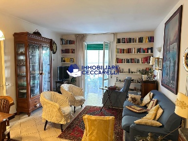 Foto Appartamento a Massa Marina di Massa Centro di 70 m² con 3 locali