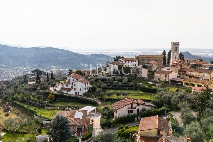 Foto Villa unifamiliare a Massarosa Bargecchia, Corsanico di 260 m²