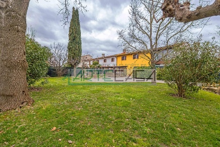 Foto Appartamento a Cascina Arnaccio - Chiesanuova di 300 m² con 8 locali