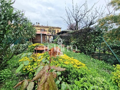 Foto Casa indipendente a Sesto Fiorentino Piana, Osmannoro di 77 m²