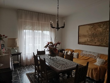 Foto Appartamento a Poggibonsi Centro di 105 m² con 4 locali in vendita