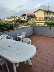 Foto Appartamento a Carrara Marina di Carrara di 80 m² con 4 locali