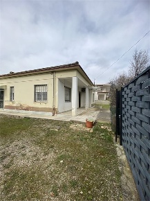 Foto Villa unifamiliare in Via Moncocitto, Cepagatti di 220 m² con 5 locali