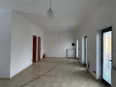 Foto Ufficio in Via Milite Ignoto, Busalla Centro di 103 m² con 1 locali