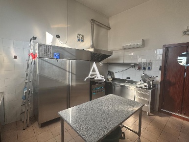 Foto Locale commerciale a Vigasio Centro di 70 m² con 3 locali in affitto