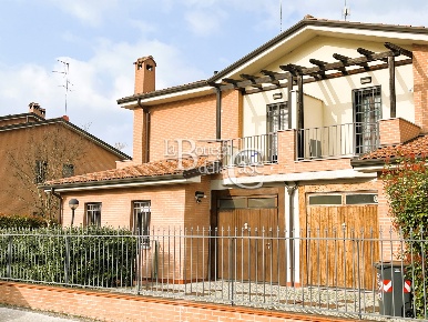 Foto Villa a schiera in Budrio (zona Creti), Budrio di 130 m² con 5 locali