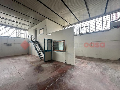 Foto Negozio a Subbiano Centro di 198 m² con 4 locali in affitto