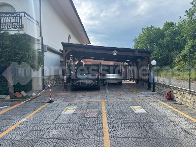 Foto Appartamento in Via Colle Marini 106, Isernia di 175 m² con 4 locali