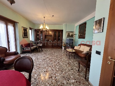 Foto Appartamento in Via VICOLO TERRA' 3/A, Verona Veronetta di 120 m²