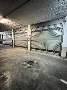 Foto Box in Via Alcide De Gasperi 361, Pagani di 52 m² con 2 locali