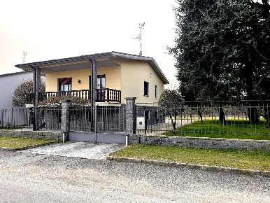 Foto Villa singola in Via borgo san siro 23, Garlasco Centro di 200 m²