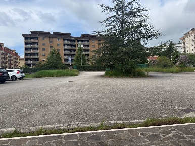 Foto Negozio in Viale 3 Marzo 999, Isernia Centro di 257 m² con 2 locali