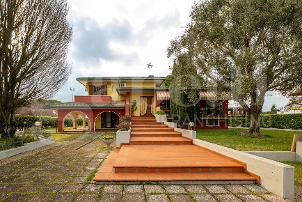 Foto Villa singola in Via Barbarigo 40, Tribano Centro di 311 m² in vendita