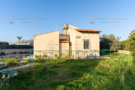 Foto Villa unifamiliare a Siracusa Cassibile di 107 m² con 4 locali