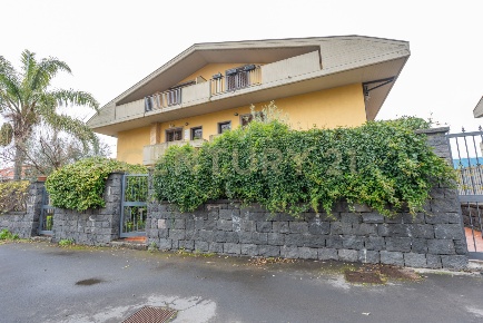 Foto Villa bifamiliare in Via Antonino di Sangiuliano 68, di 189 m²