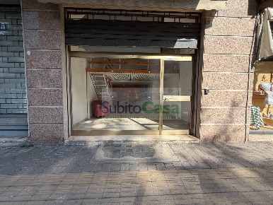 Foto Locale commerciale in via ortona, Chieti Chieti Scalo di 38 m²