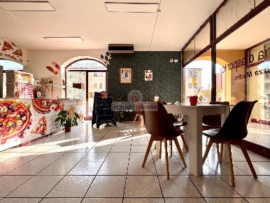 Foto Attività commerciale in VIA ROMA 52, Lonigo Centro di 94 m² in vendita