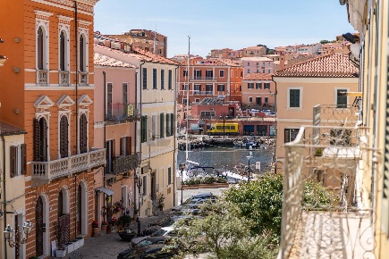 Foto Attico in via Vittorio Emanuele 4, La Maddalena di 152 m² con 7 locali