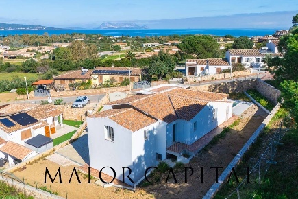 Foto Villa unifamiliare in Via la Pelosa, Budoni Baia Sant'Anna di 200 m²