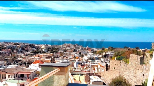 Foto Attico a Forio Centro di 187 m² con 6 locali in vendita